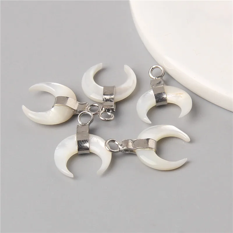 2PCS Natural Shell Crescent Pendant White Mother of Pearl Shell Moon Charms Pendants For Jewelry Making DIY Necklace Accessories