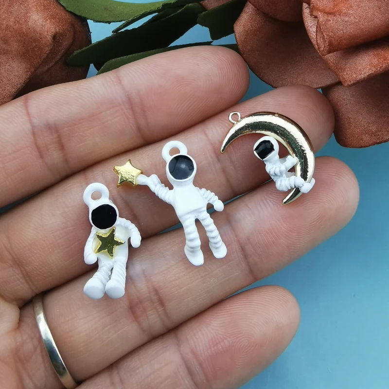 ApeUr 10pcs Cute Pick Up Stars Astronaut Charms Alloy Enamel Charm Pendant For Jewelry Making DIY Couple Bracelets Floating