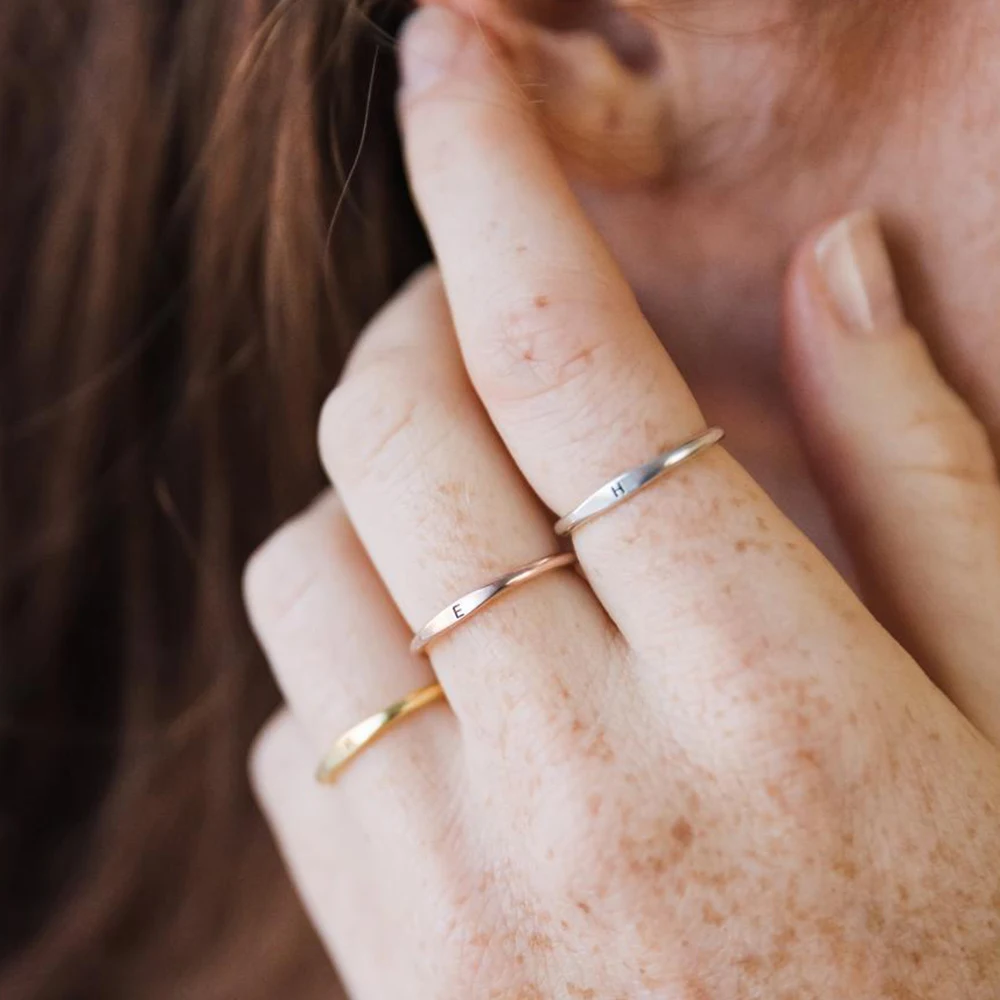 Dainty cincin inisial cincin nama huruf kurus cincin alfabet ibu susun hadiah Hari Ibu