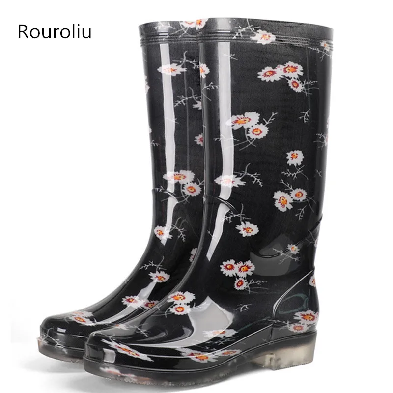 Rouroliu frauen Gedruckt Hohe Rain Wasserdicht Wasser Schuhe Gummistiefel Nicht-Slip PVC Regen Stiefel Frau RB268