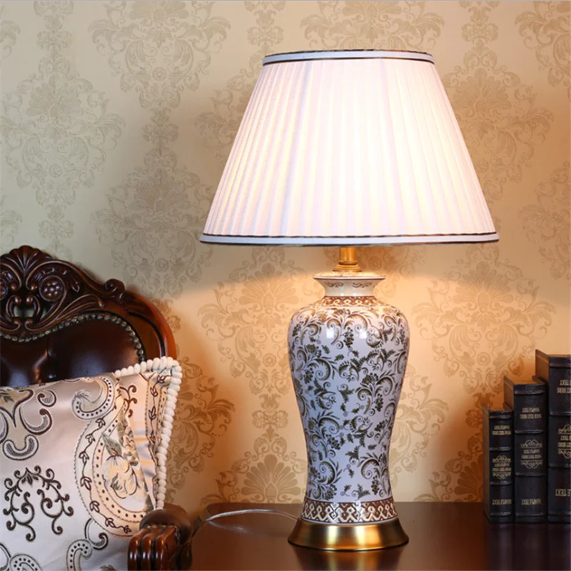 Classical European Ceramic Table Lamp Foyer Bed Room Hand Painted Vintage Porcelain Desk Light D52