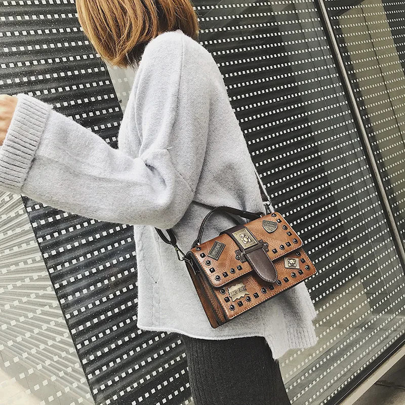 2023 retro fashion handbags new fashion Korean shoulder messenger bag portable personalized rivet small square bag