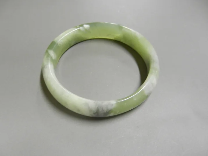 China Four National Quintessence Xiuyu Exquisite Transparent Natural Light Green Bracelet Jewelry Jade Bangle Accessories