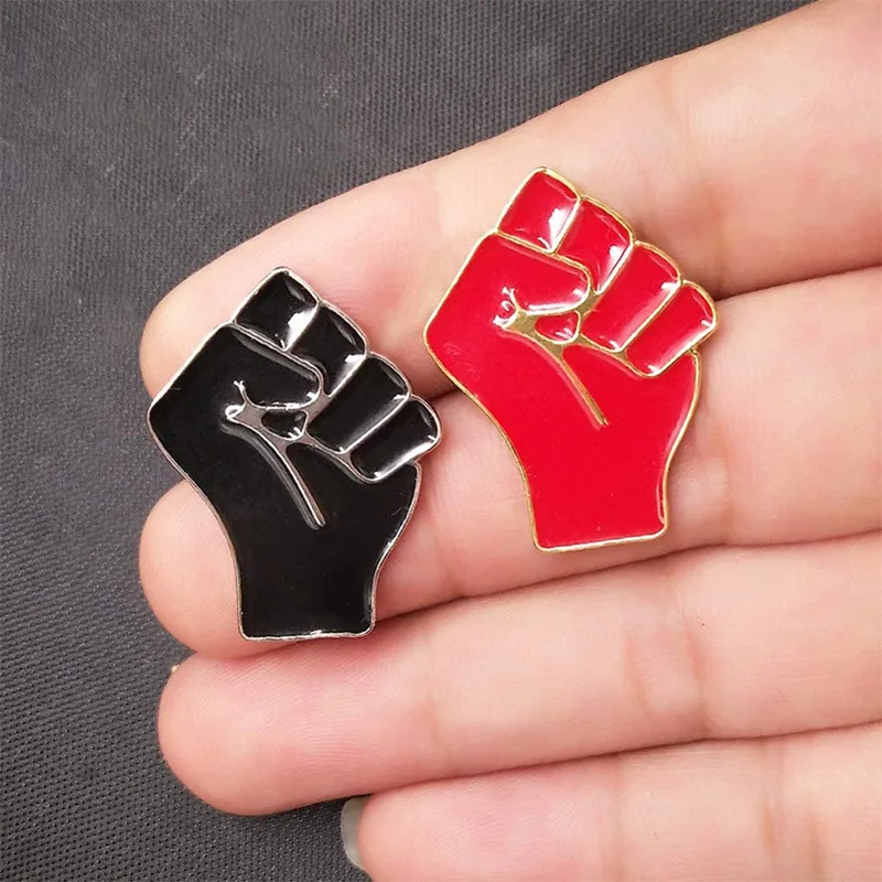 Czerwone czarne pięści Broszki Podwyższona pięść Solidarności Emaliowane szpilki Plecak Ubrania Przypinka do klapy Odznaka Black Lives Matter