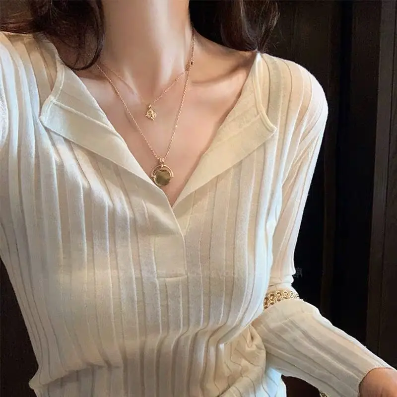 2021 autumn and winter western style new V-neck top women's slim knit bottom top white wool sweater winter