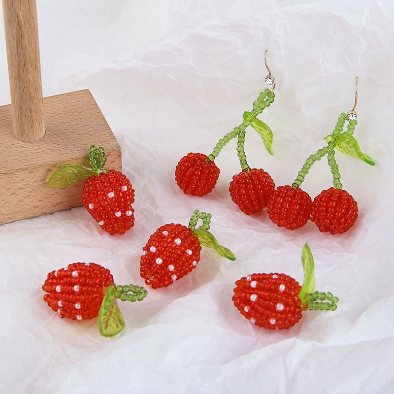 Minimalne zamówienie 12 sztuk/partia czerwone koraliki ręcznie tkane wiśnia mały kształt truskawki zroszony harmonogram diy biżuteria kolczyk/akcesoria krawieckie