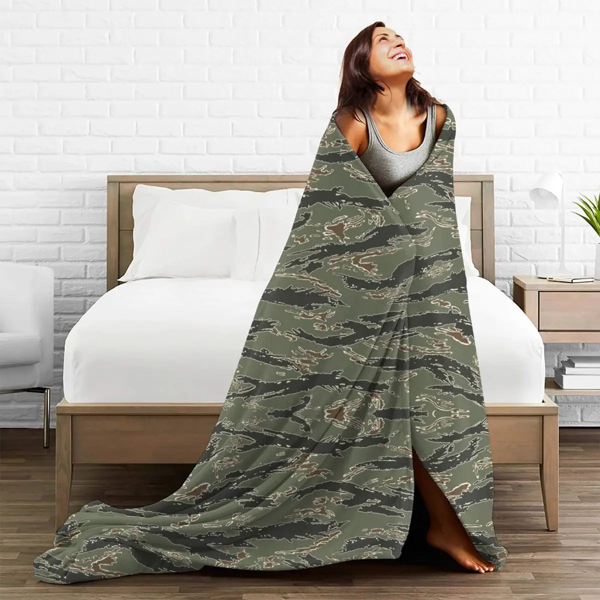 Tiger Stripe Camouflage Blanket Flannel Spring/Autumn Army Military Camo Thin Throw Blanket for Bedding Plush Thin Quilt