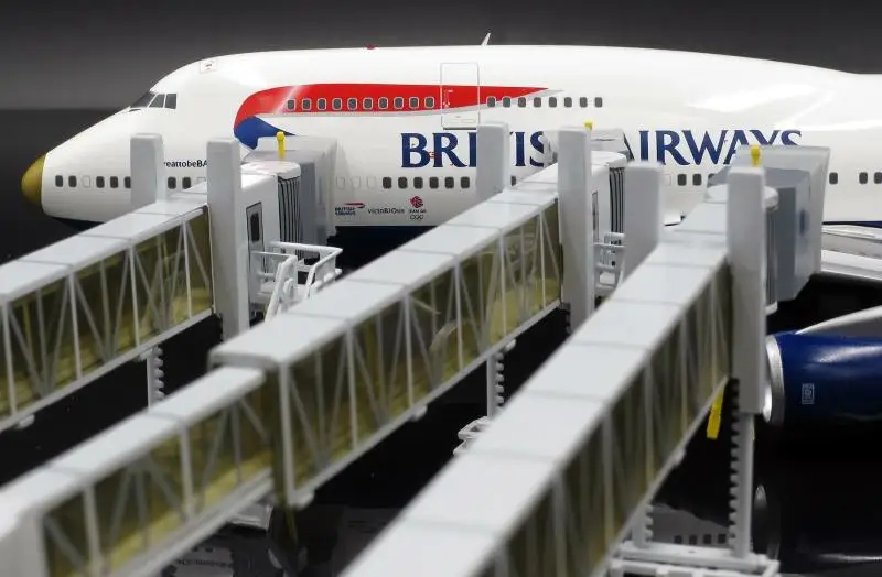 1:200 Airport Passenger Boarding Bridge Single/Dual Channel A380 B747 Model Wide Narrow Body Aircraft Plane Airline Toys