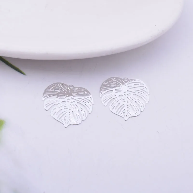 50 Stück AC11507 18mm lackierte Messing-Monstera-Blätter-Anhänger, tropische Blatt-Anhänger für Schmuck und Ohrringe – Detail 7