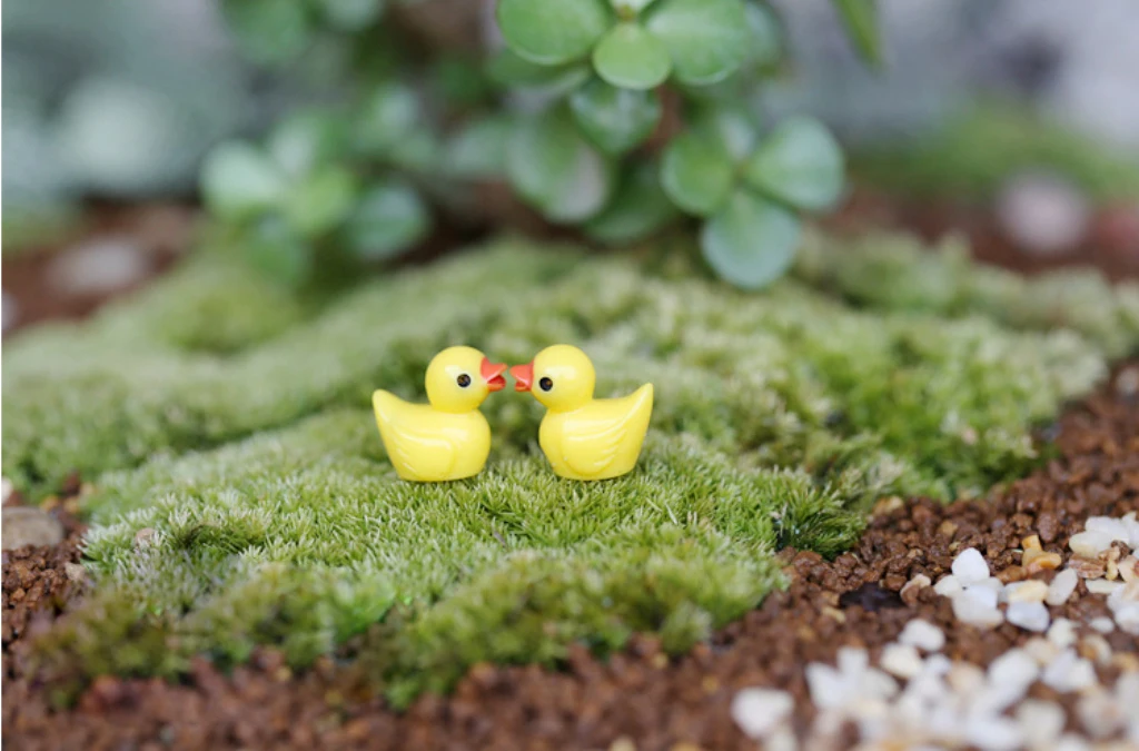 Pack of 100 Resin Miniature Yellow Ducks Figurines For Terrariums Dollhouse Bonsai Fairy Garden Ornament DIY Micro Landscape