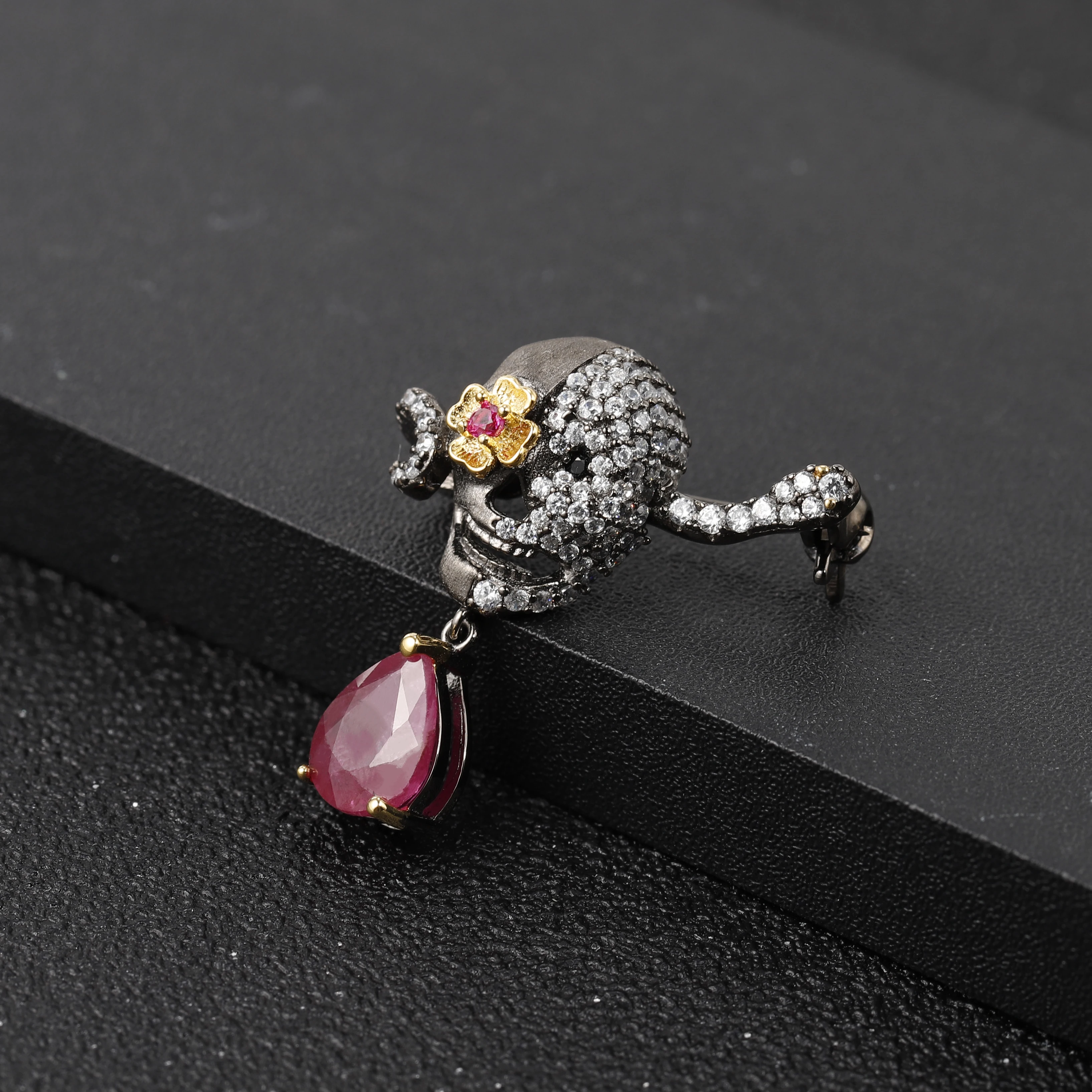 GEM'S BALLET Glass-filled Ruby Gemstone Brooch 925 Sterling Sliver Handmade Death Skull Skeleton Brooches For Women Fine Jewelry