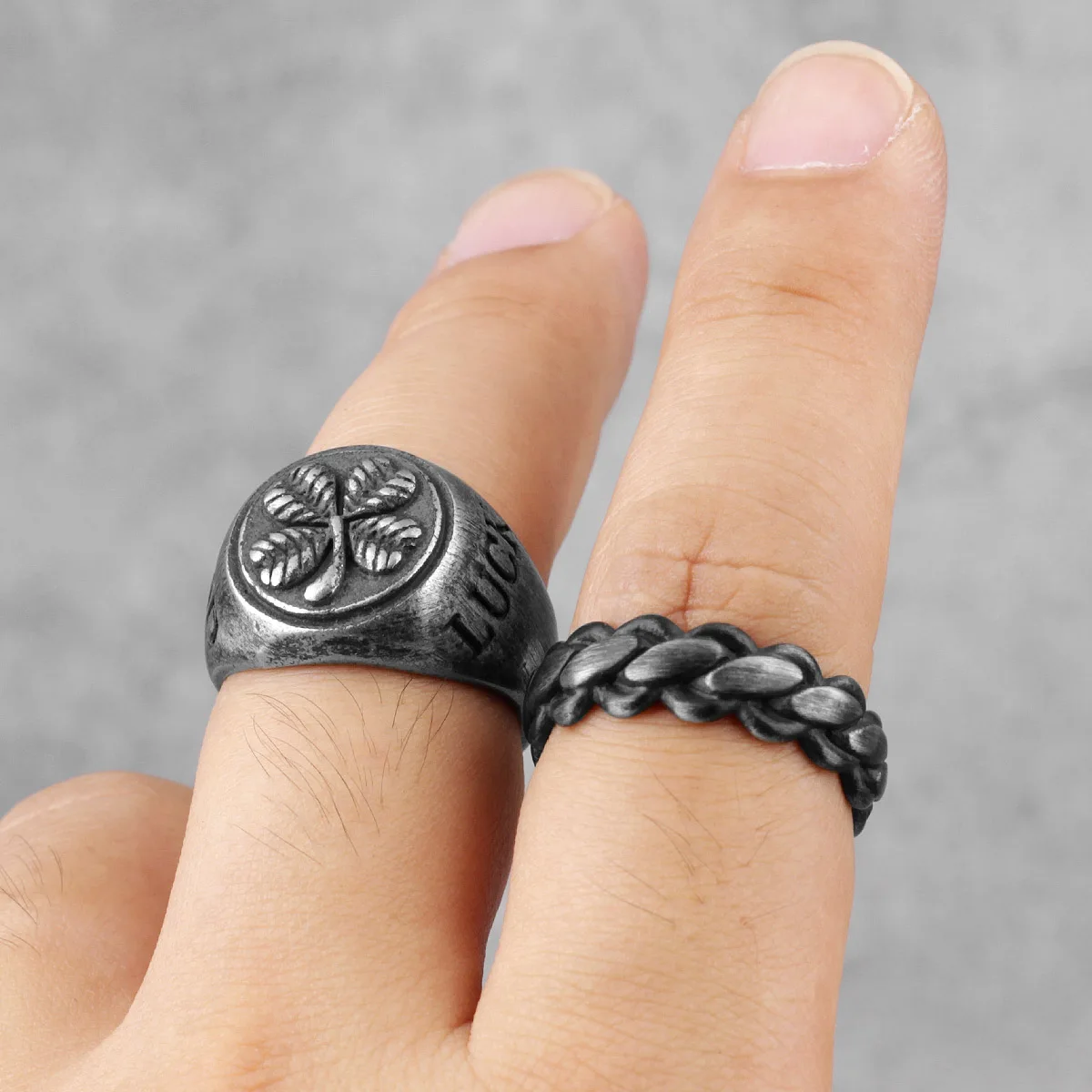 Good Luck Four Leaf Clover Retro Old Black Stainless Steel Mens Rings for Women Male Boy Biker Jewelry Creativity Gift Wholesale