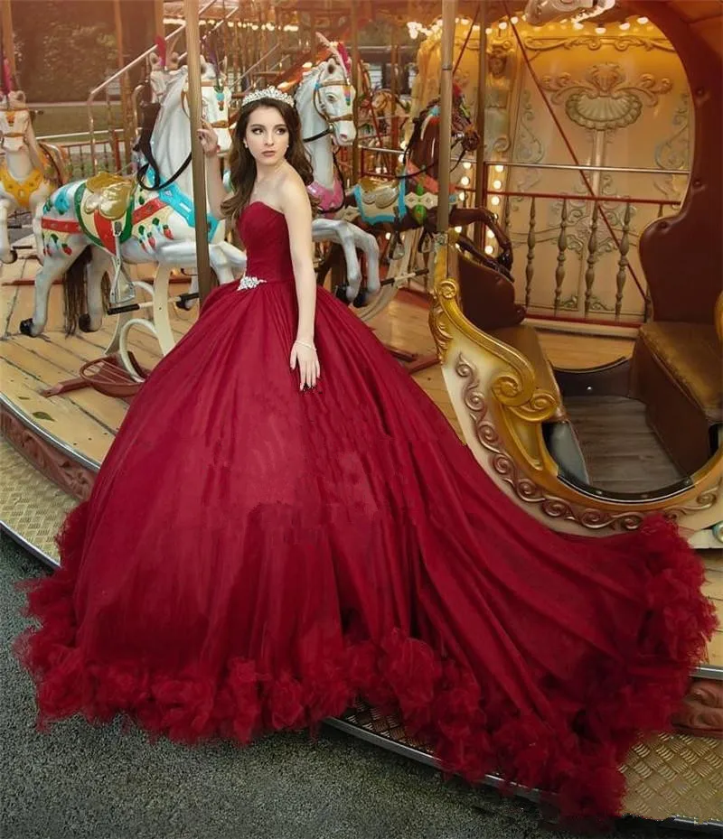 Red Ball Gown Sweet 16 Quinceanera Dresses 2021 Crystals Plus Size Princess Puffy Tulle Masquerade Prom Gowns Vestidos 15 Anos