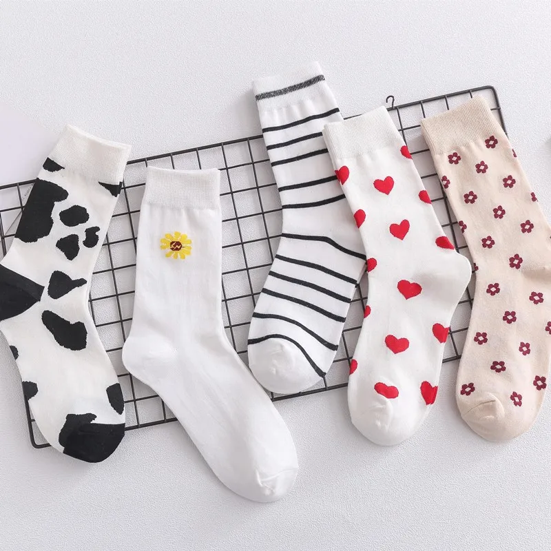 

New Ladies Fashion Socks Cute Little Flower Cow Casual Cotton Socks Harajuku Retro Happy Fun Female Round Snack-Shaped Socks