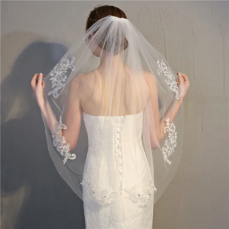 JaneVini Elegant Tulle Wit/Ivoor Korte Wedding Veils Een Layer Kant Applicaties Kralen Bridal Veil met Kam Bruiloft Accessoires