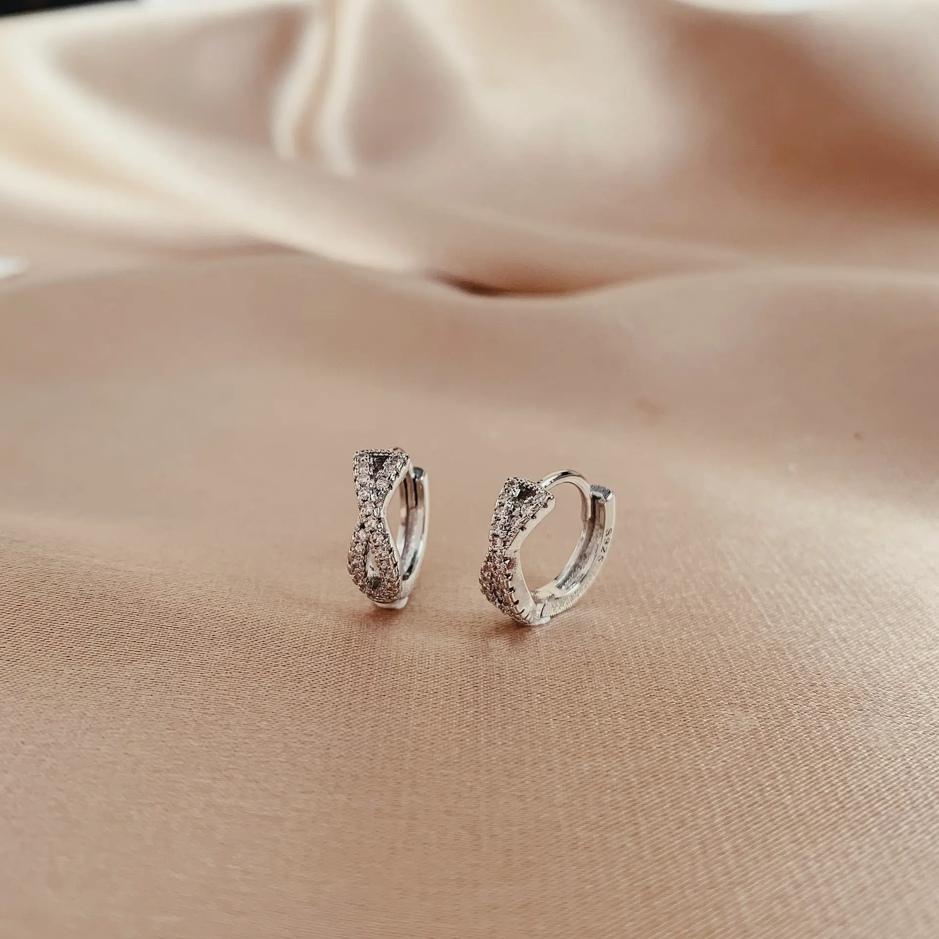 LByzHan 925 Sterling Silber Dainty Kleine Zirkon Intarsien Runde Kreis Hoop Ohrringe für Frauen Silber Earrrings Schmuck