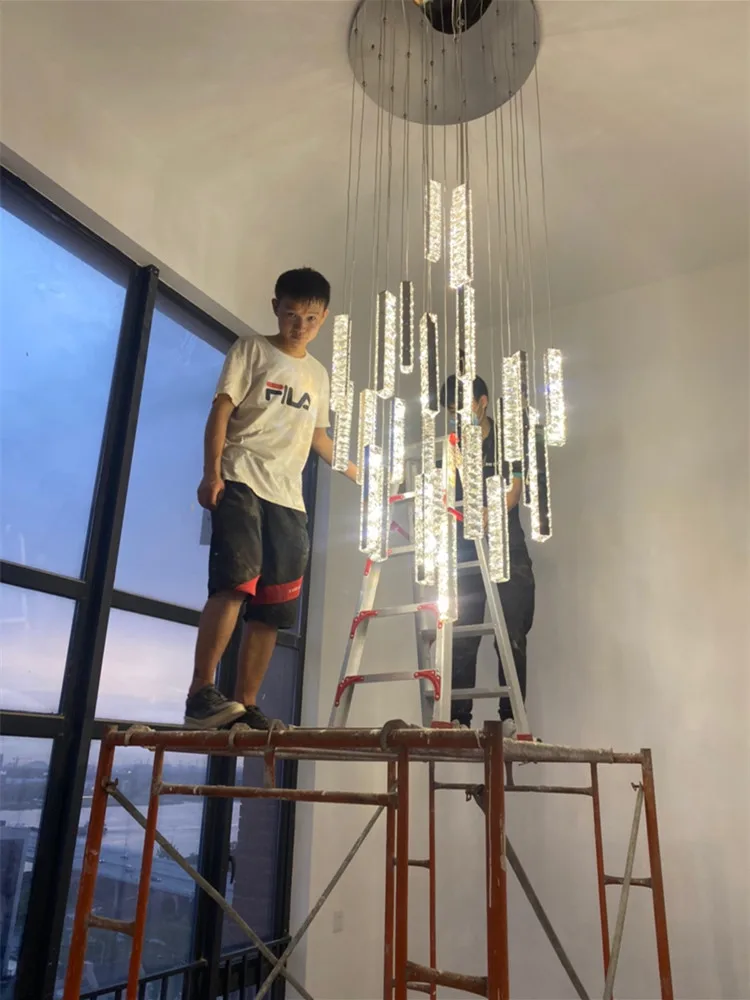 โมเดิร์นหรูหราทองเงินคริสตัล LED Chandelier Nordic Duplex อาคารเกลียวบันไดโคมระย้าห้องรับประทานอาหารโคมไฟระย้า