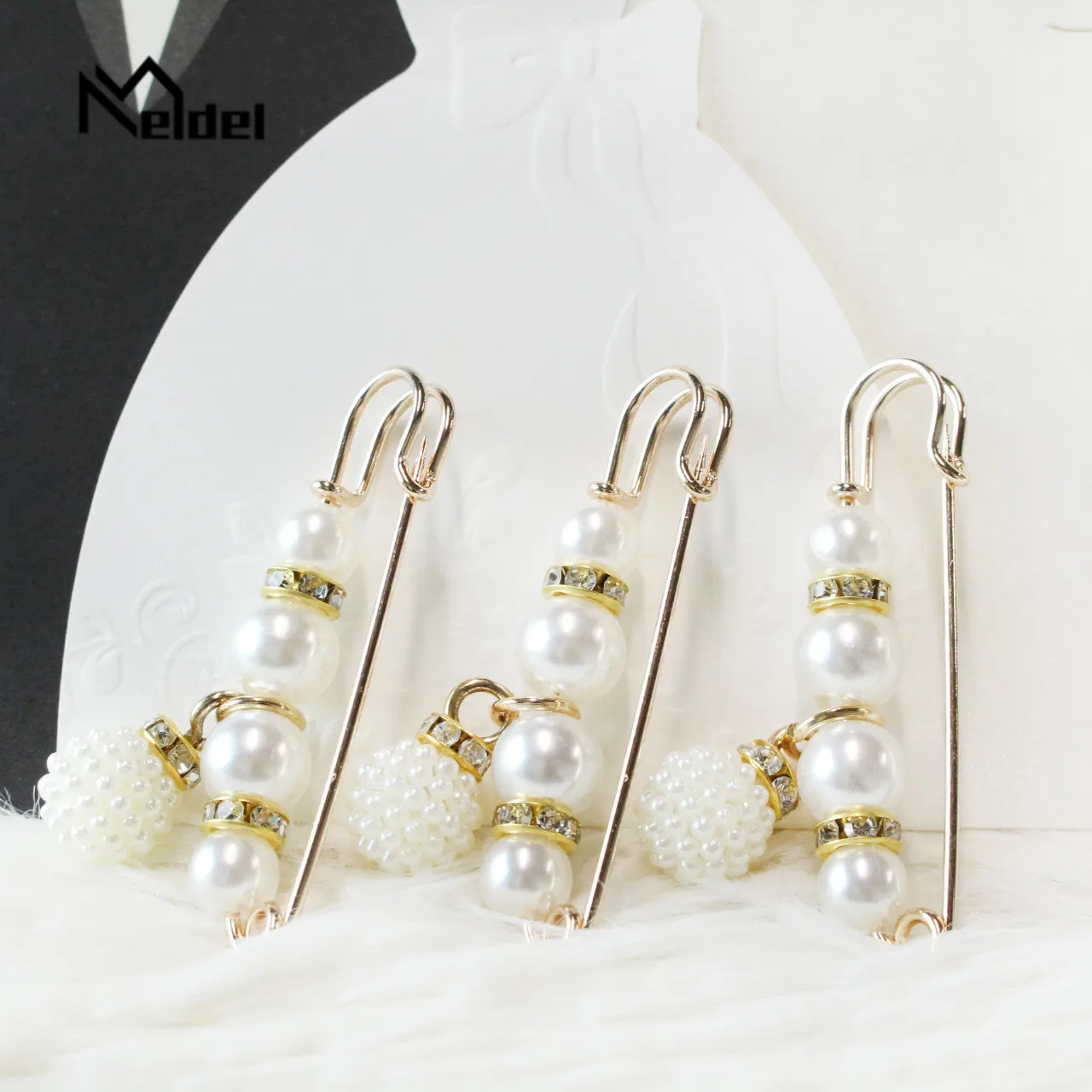 Meldel Girl Sweater Cardigan Female Jewelry Pearl White Flowers Cloth Brooch Pins Fashion Wedding Jewelry For Women Brooch Pins