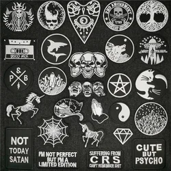 Parche bordado calavera punk – insignia para chaqueta y mochila