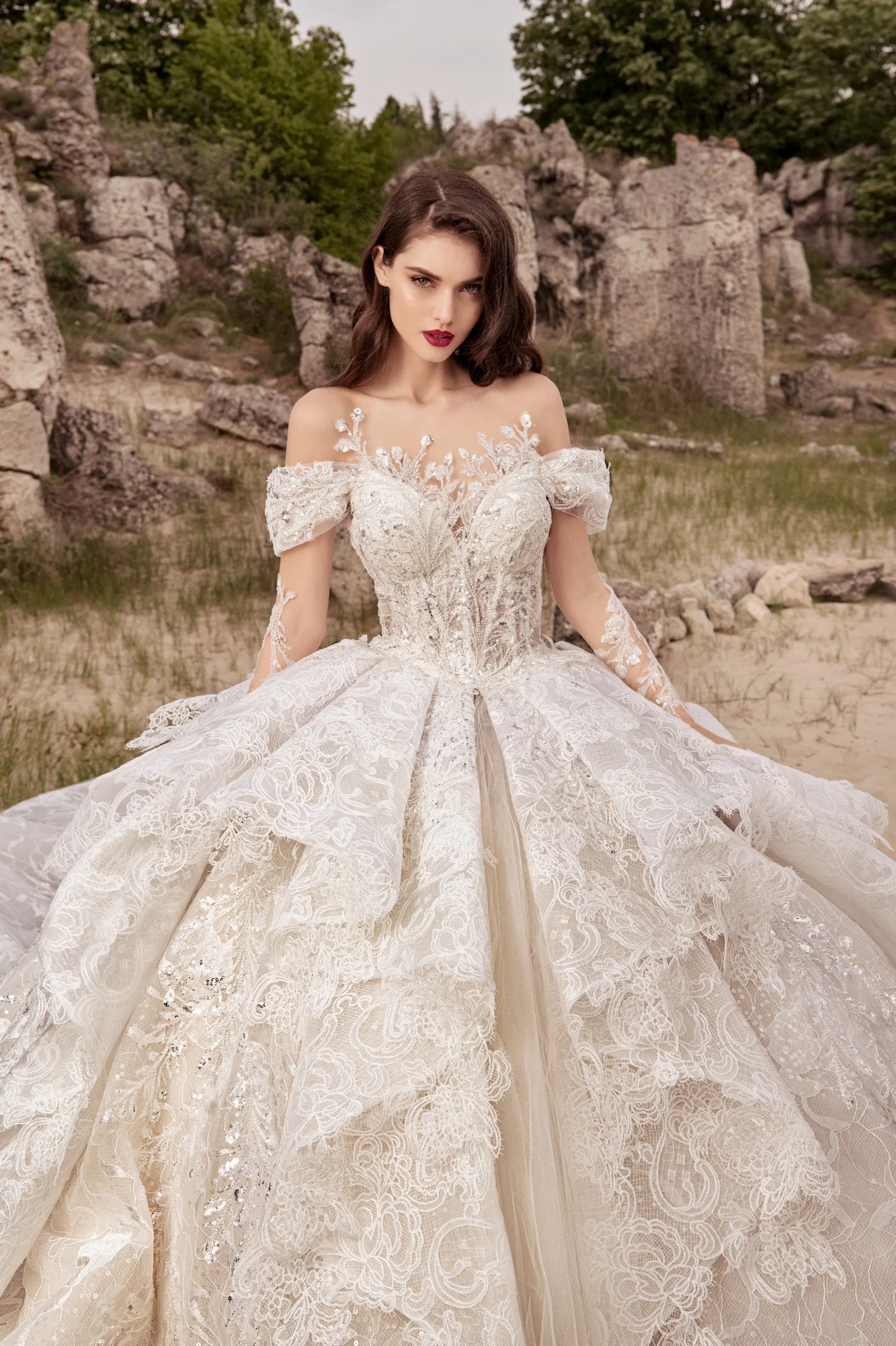 

Design Lace Ball Gown Wedding Dresses Long Sleeve Appliqued Lace Beads Bridal Gowns Custom Made Sweep Train Vestido De Novia