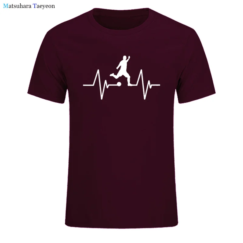 Funny Soccering Player Kicking Ball Heartbeat T-Shirt Summer Casual Cotton T Shirt Fashion Mens Short Sleeve O-neck T-Shirts