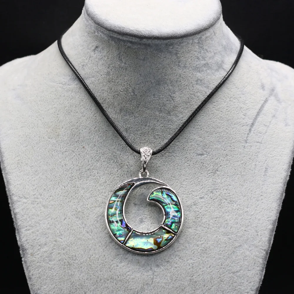 Natural Mother of Pearl Necklace Jewelry Hollow Round Abalone Shell Pendant with Leather Rope Neck Chain Necklaces for Women Men