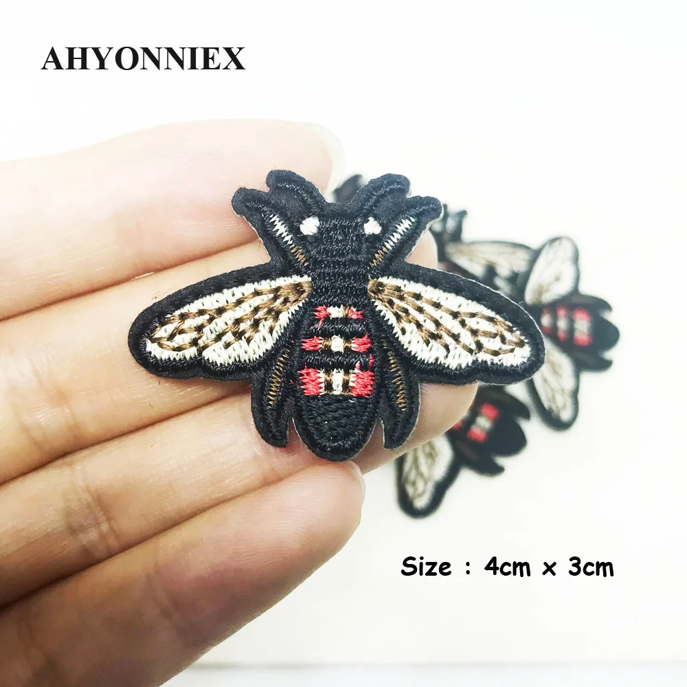 10pcs/lot Small Yellow Bee Patch Embroidery Sticker Iron on Patches for clothing applique embroidery DIY Clothing Accessories