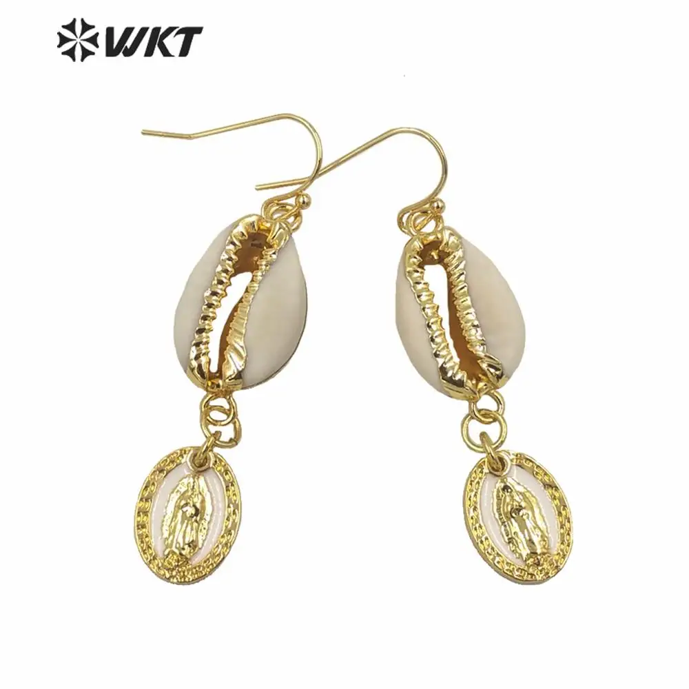 

WT-MPE046 Amazing Hot Sales Natural Cowrie Dangle Hoop Earrings Women Fashion Gold Electroplated Conch Shell Mary Charm ACC