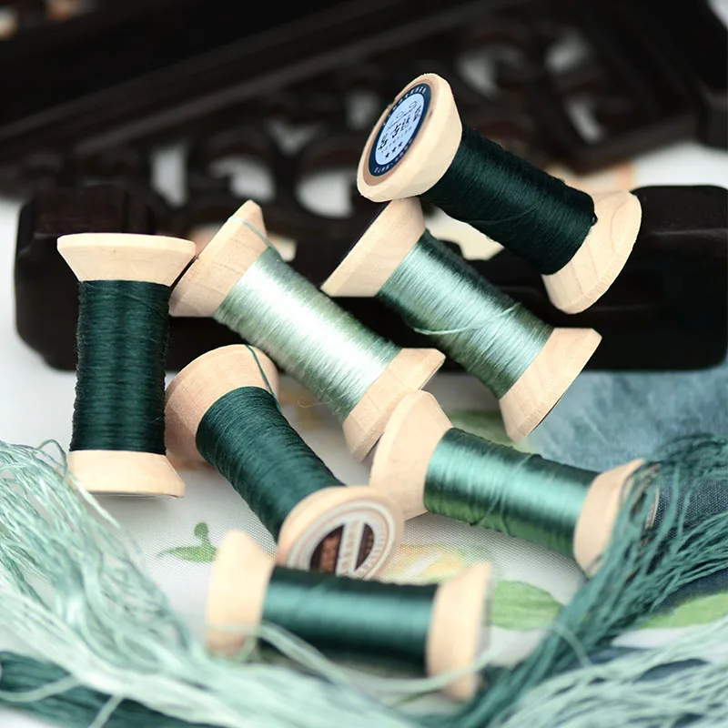 Handmade embroidery embroidery thread spool / silk embroidery thread / wrapped silk silk thread / malachite green /  20 meters