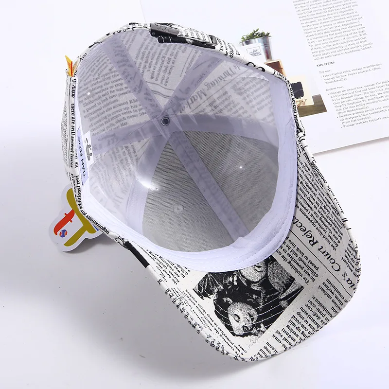 Fashion doodle newspaper baseball cap han letter graffiti printing baseball cap men women cotton casual sun hat hip hop sun caps