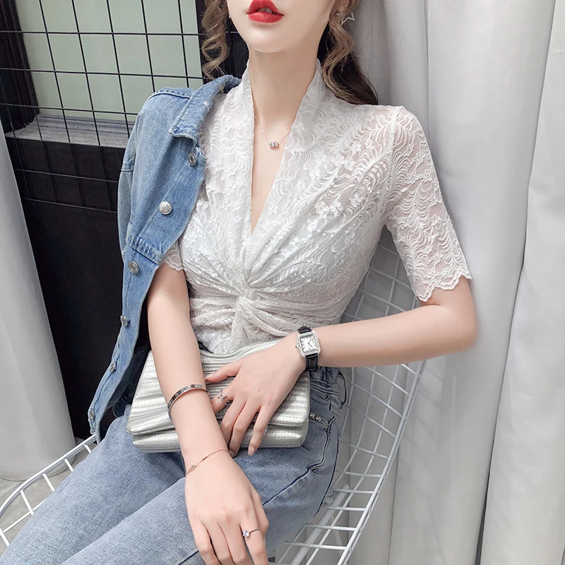 Blusa de encaje de manga corta para mujer, camisa sexy coreana con cuello en V, estilo occidental, para verano, 2020
