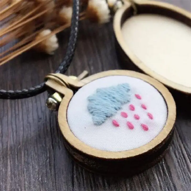 Mini Wooden Embroidery Hoop Ring Cross Stitch Frame Handmade Pendant Crafts Embroidery Circle Sewing Kit DIY Craft Gift Tool