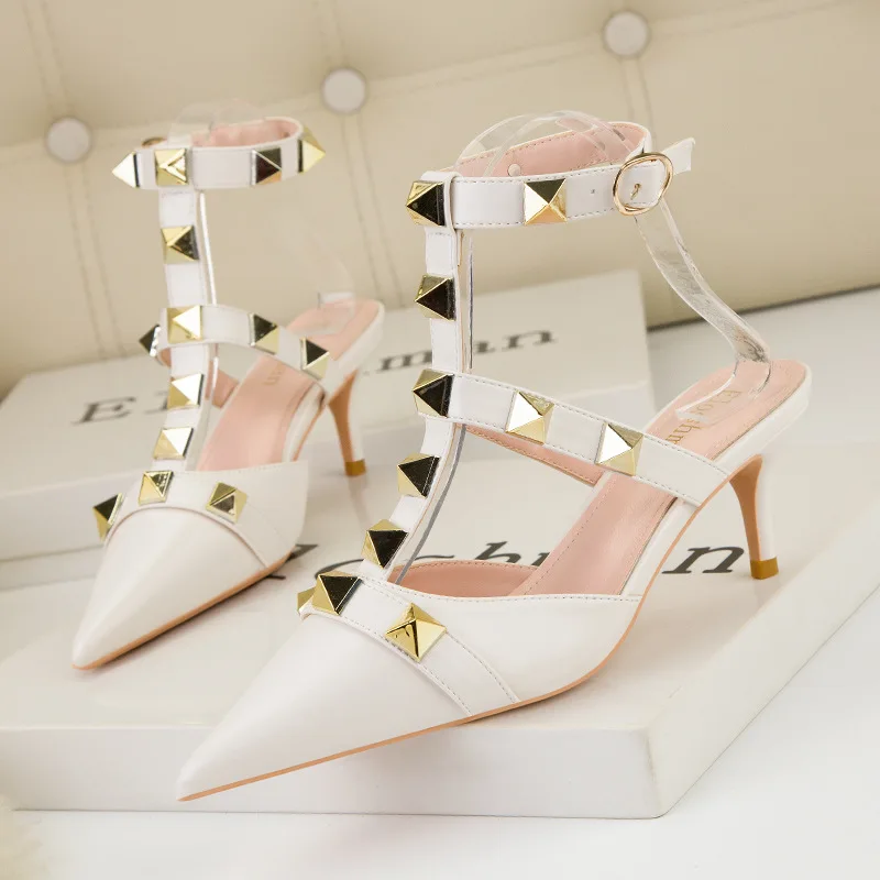 2022 New Spring Fashion Rivets Sandals Women Pointed Toe Mid Heel 6CM Pumps Sexy Luxury Mule Brand Studded Shoe Zapatillas Mujer