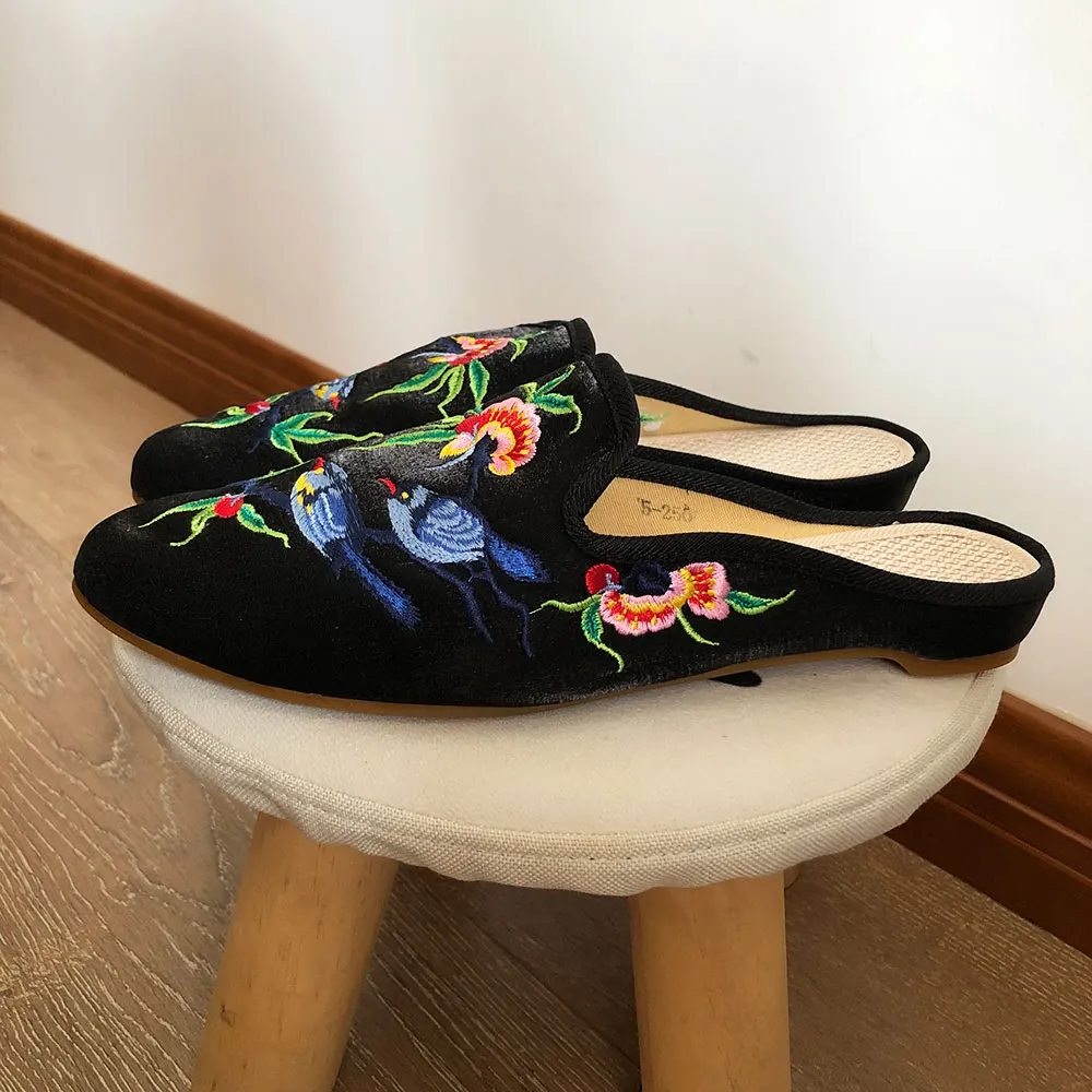 Veowalk Flock Cotton Fabric Women Embroidered Pointed Toe Flat Mules Slippers Retro Ladies Comfortable Embroidery Slides Shoes