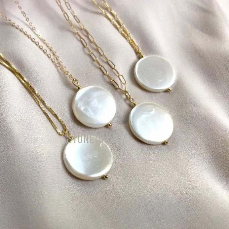 

NM31409 Dainty Freshwater Pearl Medallion Coin Shape Pendant Gold Plated Chain Necklace Minimal Minimalist Jewelry