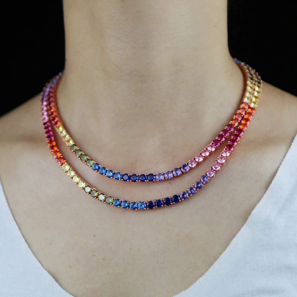 Collana con pietre preziose arcobaleno brillante, accessori massimalisti, gioielli con caramelle di gemme, collana arcobaleno annodata, collana annodata a mano, nostalgia anni '80 - Italia