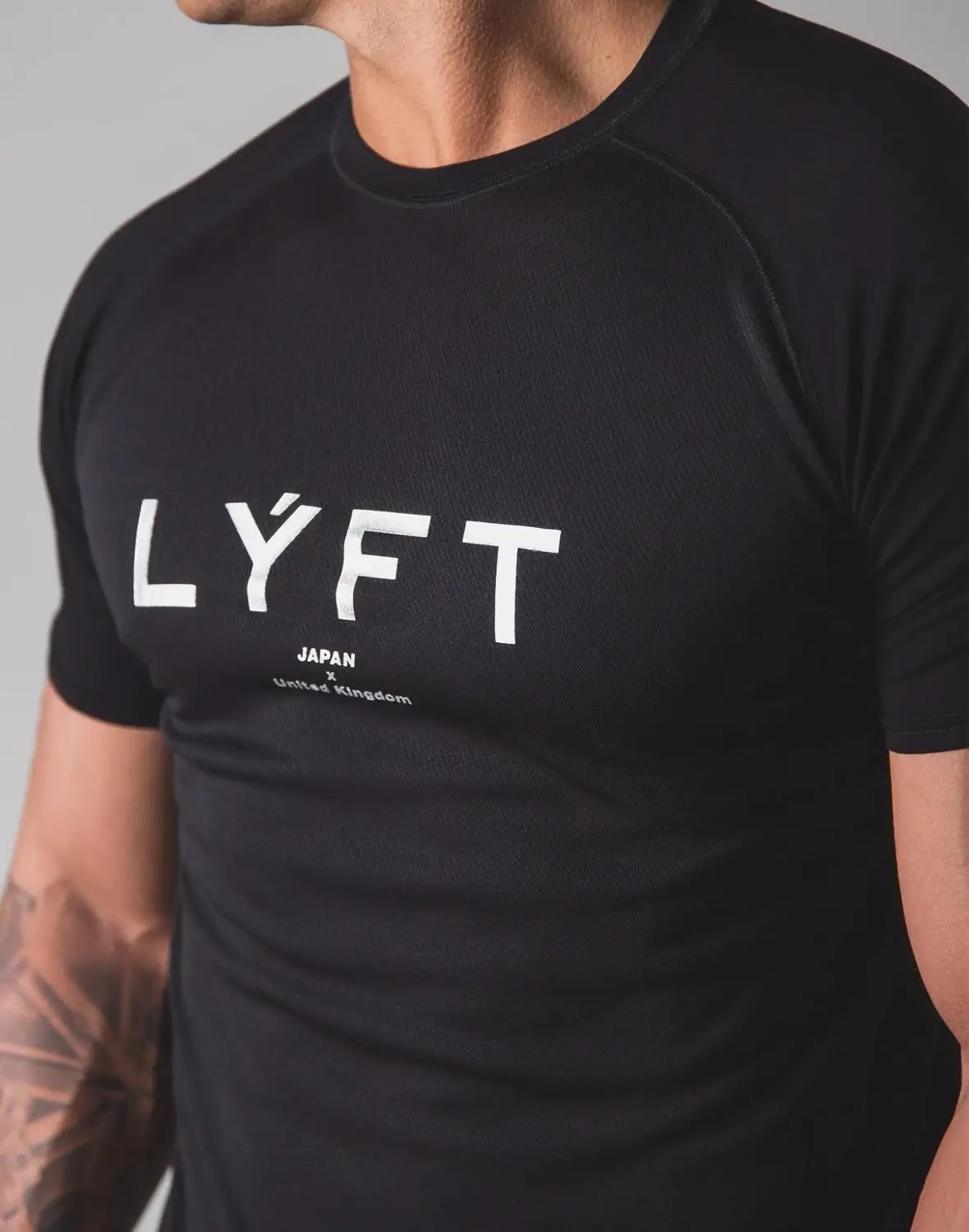 JAPAN Gym Fitness T Shirt Men Running Sport T-shirt Short Sleeve Slim Fit Shirt Tee Top Male Bodybuilding Workout Brand Clothing