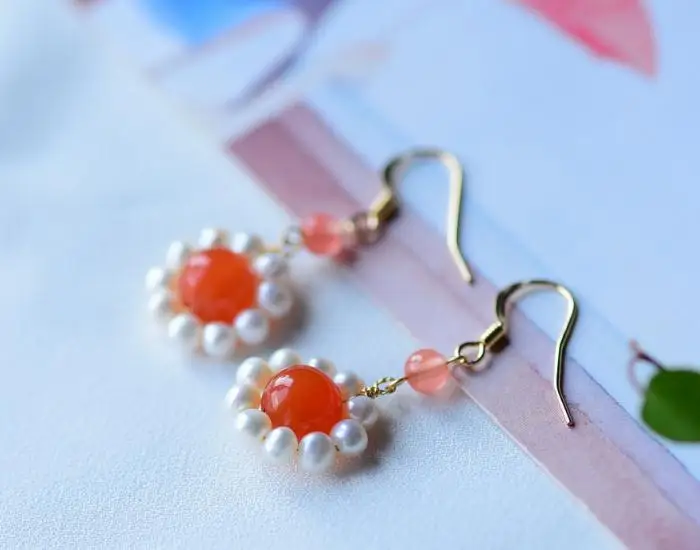 

New Classic Real Pearls Earrings 4mm White Round Genuine Freshwater Pearl Red Agate Flower Jewelry Charming Women Gift