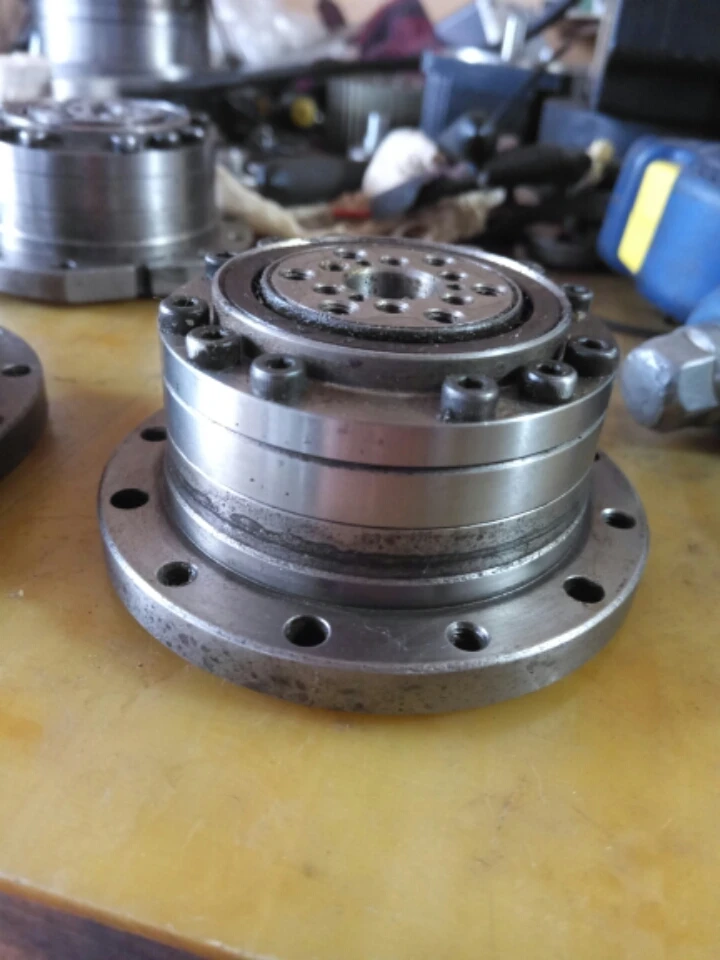 Whole 4 pcs HD reducer CSF-14-50 input shaft 8mm and 2 pcs CSF-32-50 ship with DHL to Indonesia