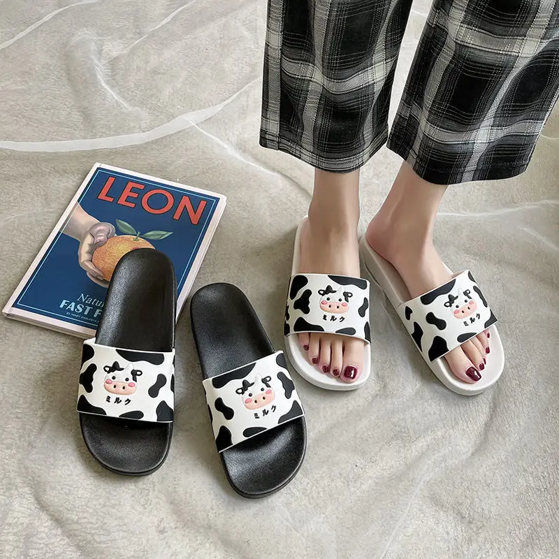 

2021 New Indoor Slippers For Couples Casual Cute Cow Cartoon Flip Flop Pvc Athletic Sandal For Beach Bathroom Shower Slipper