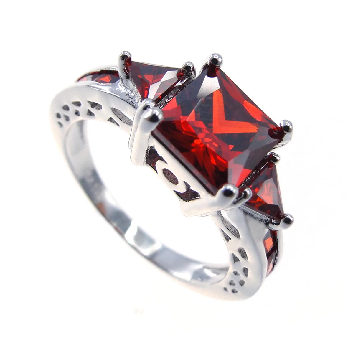 

Plated Black Gold Rings Vintage Red Zircon Elelgent Jewelry Engagement Ring