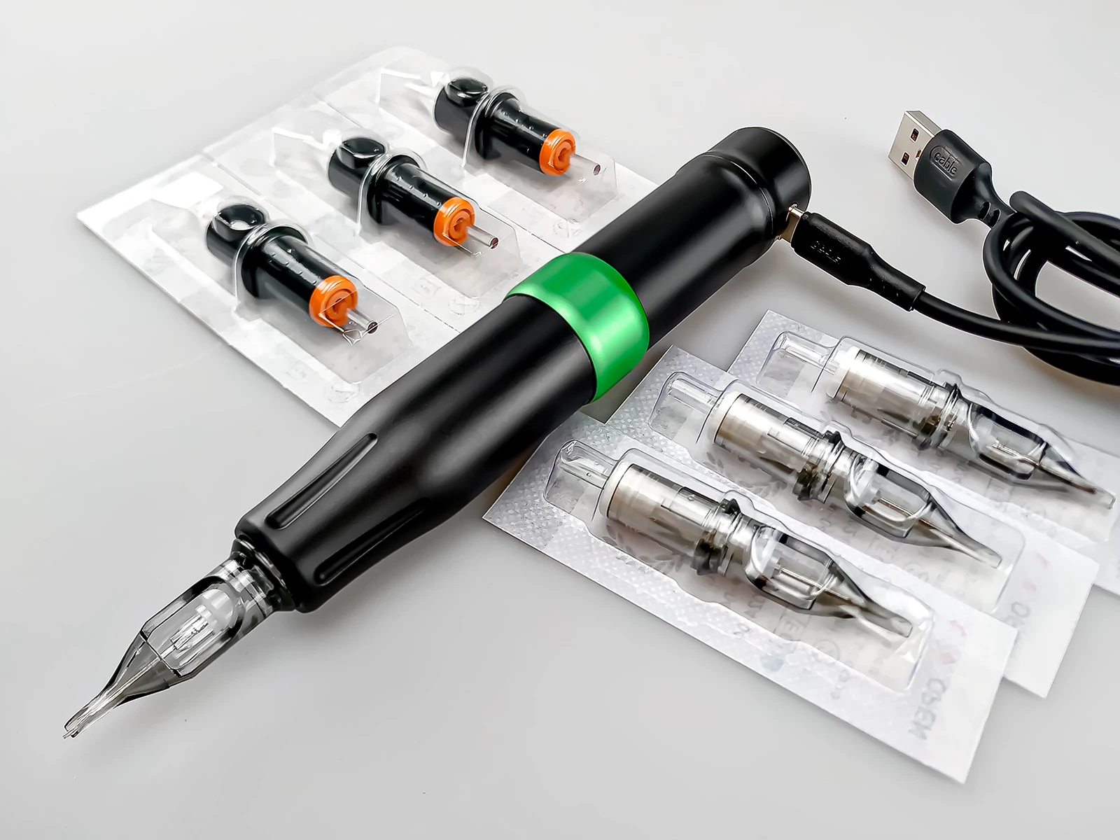 

Беспроводная машина для татуировки PMU Беспроводная машина для татуировки плюс комбинированный комплект игл