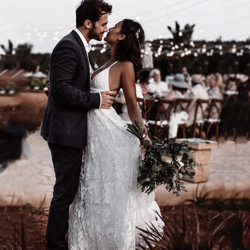 Sexy boho vestidos de casamento praia renda elegante longo trem lado split sem costas cintas de espaguete vestidos de noiva personalizado