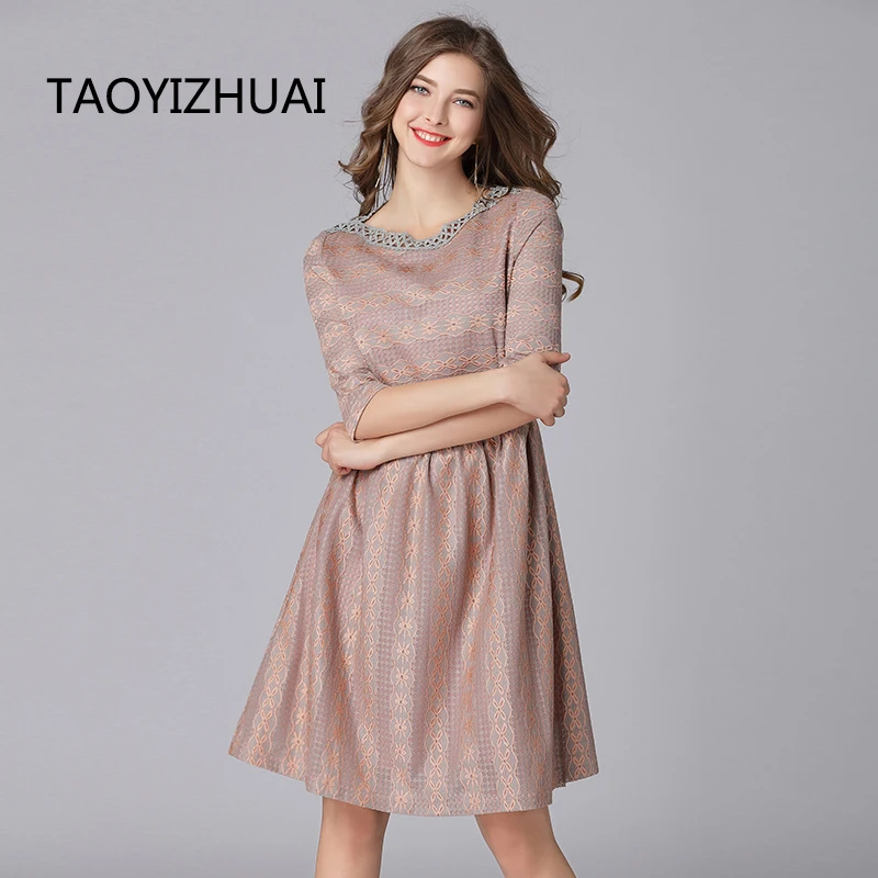 

Платье женское осеннее, длиной выше колена, с рукавами три четверти