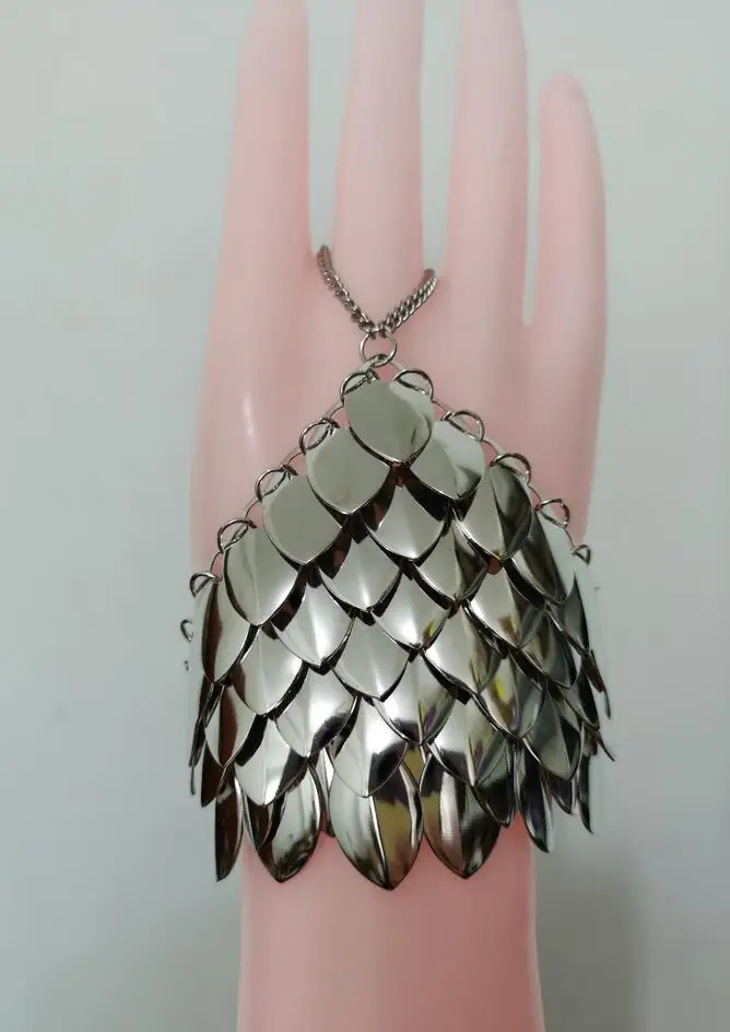 Fashion Style WRHA02 Women Silver Plated Chains Silver Fish Scale Hand Chains Jewelry