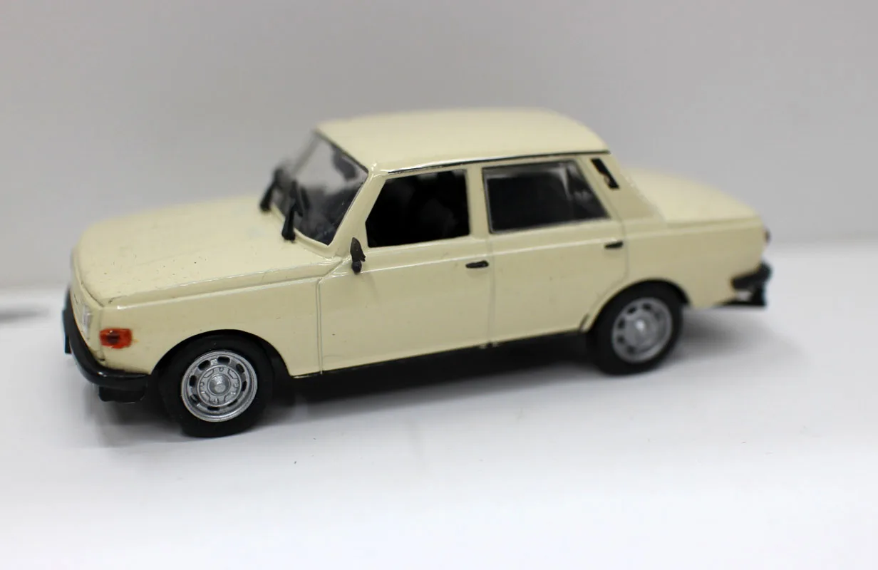 

Rare 1/43 New Special Die-casting Metal Wartburg 353 Car Model Furniture Exhibition Collection Toys For Children