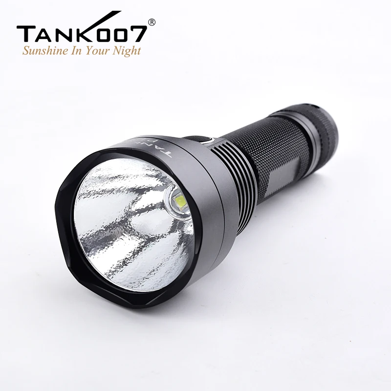 TANK007 Camping ao ar livre Ciclismo Lanterna LED tática de alta potência à prova d'água 800 lúmens tocha afiada martelo de segurança tipo C carregamento