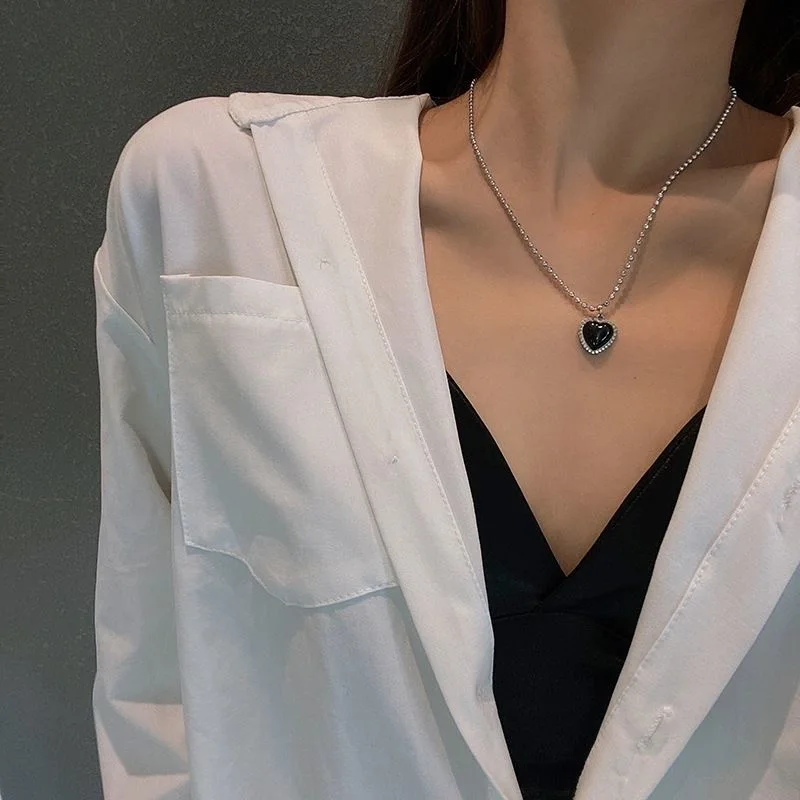 Kpop Black Heart Necklace French Metal Love Clavicle Chain Korean Simple Female Short Pendanklace Female Short Pendant for Women