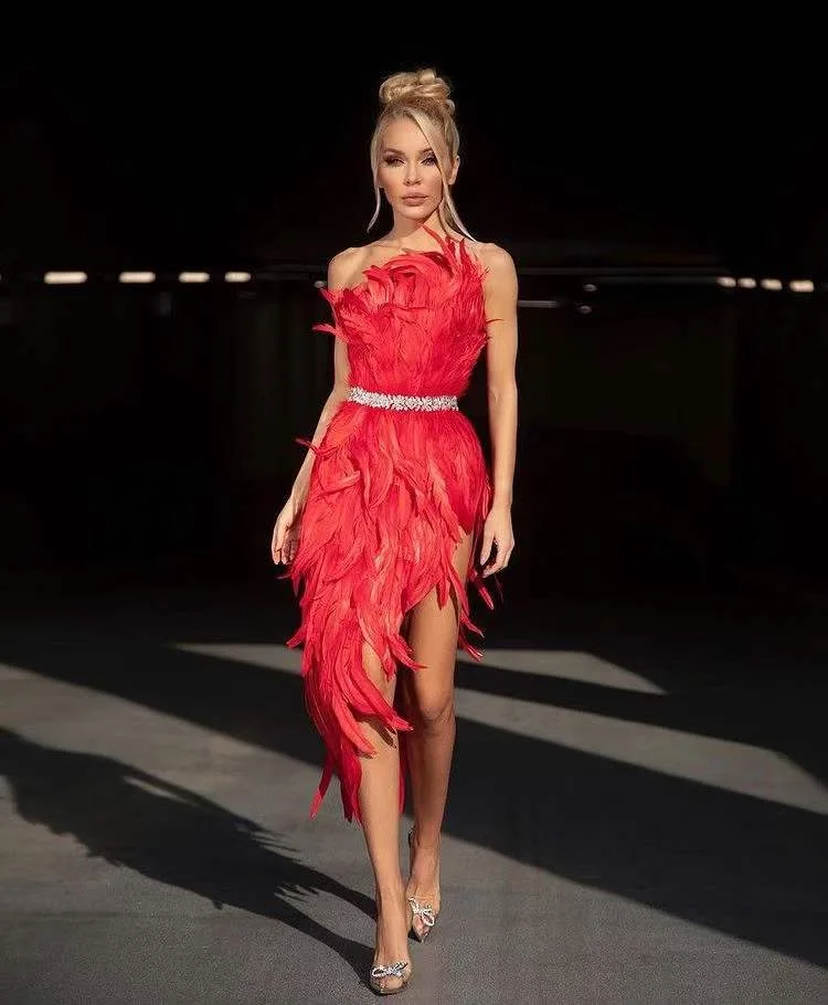 

Women Summer Sexy Strapless Backless Beading Sequins Glitter Feather Red Bodycon Dress 2021 Designer Evening Party Dress Vestido