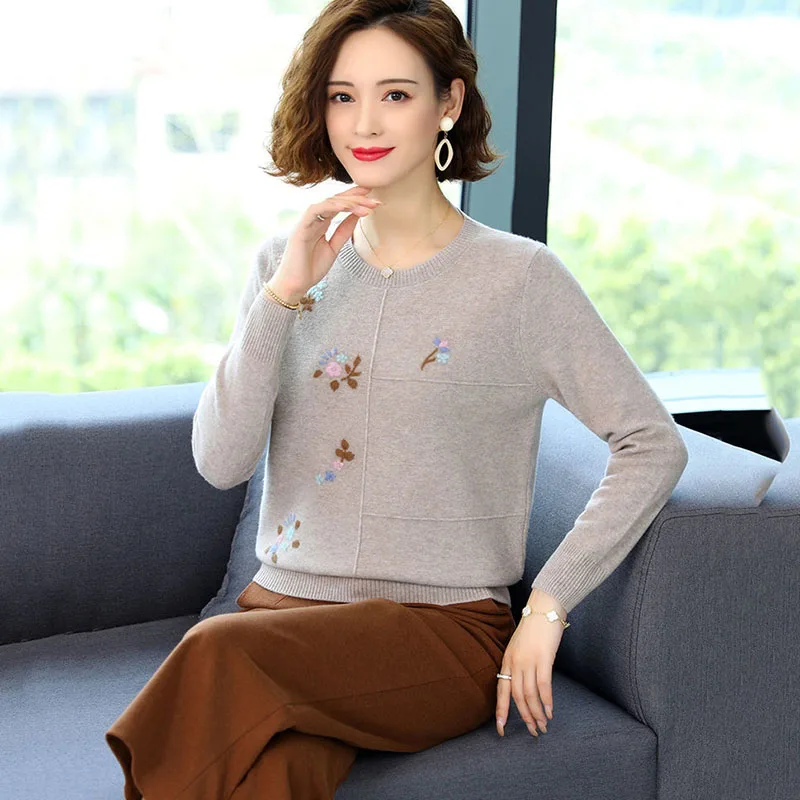 Spring Autumn New 2024 Middle-Aged Mother Knit Top Embroidered Women\'s Base Shirt Female Round Neck Sweater CoatsA32